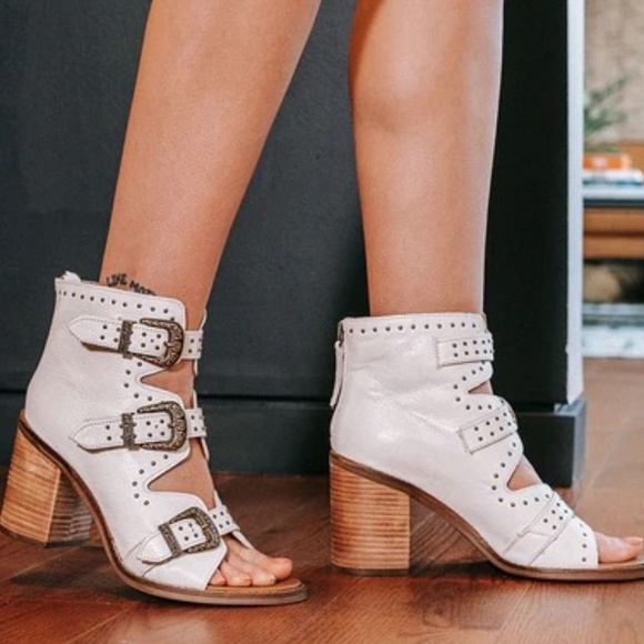 dingo Shoes - DINGO Ziggy Leather Sandals - White Leather